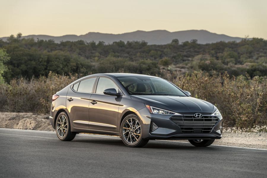  Hyundai Elantra Limited (AD) 2018 года  (NA) (фото 4 из 42)
